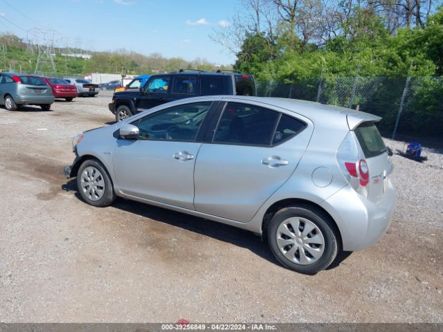 Photo 2 VIN: JTDKDTB34E1566623 - TOYOTA PRIUS C 