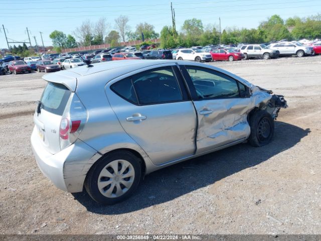 Photo 3 VIN: JTDKDTB34E1566623 - TOYOTA PRIUS C 