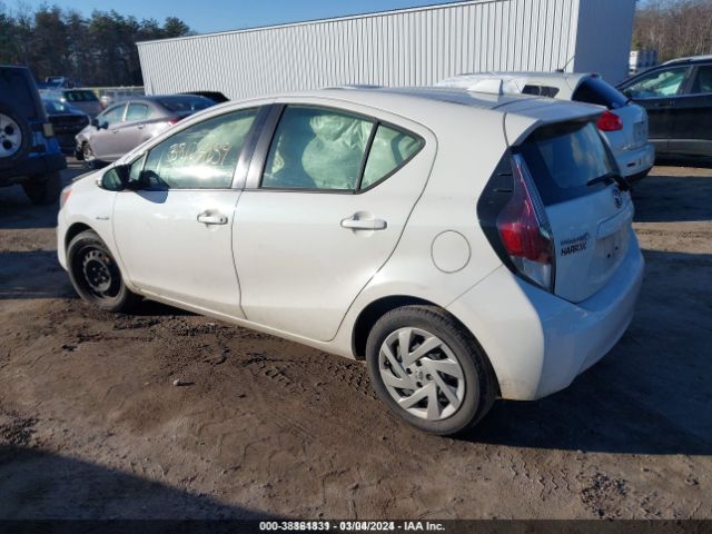 Photo 2 VIN: JTDKDTB34F1100966 - TOYOTA PRIUS C 