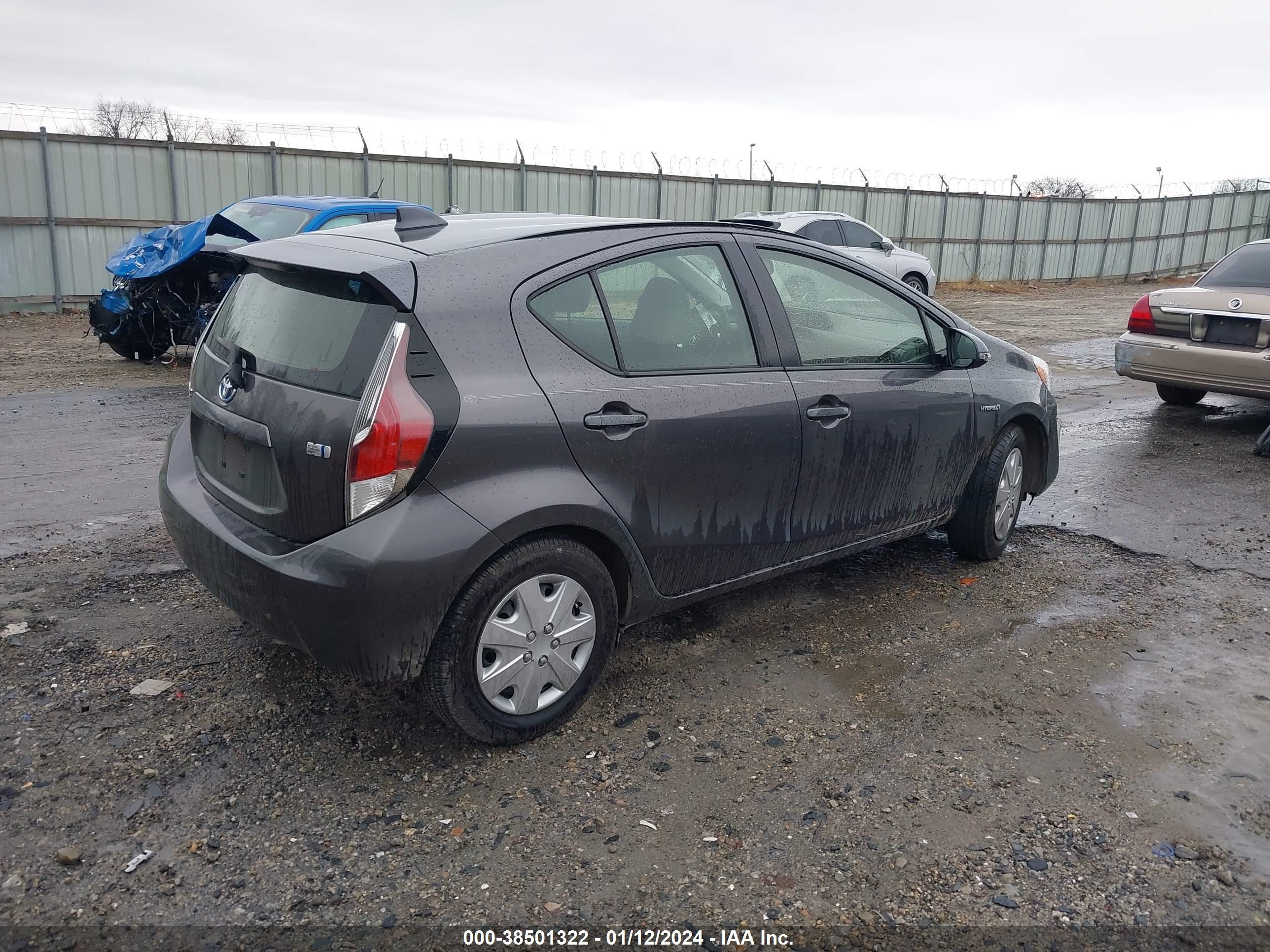 Photo 3 VIN: JTDKDTB34F1106055 - TOYOTA PRIUS C 