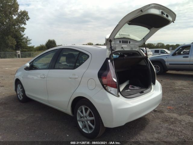 Photo 2 VIN: JTDKDTB34F1113653 - TOYOTA PRIUS C 