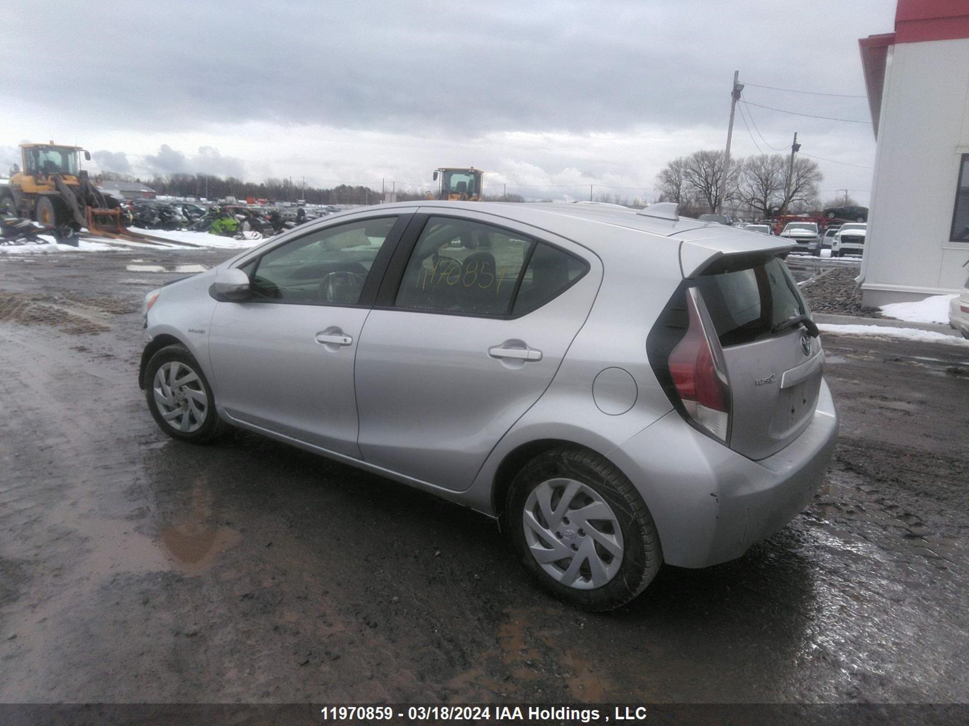 Photo 2 VIN: JTDKDTB34F1586890 - TOYOTA PRIUS C 