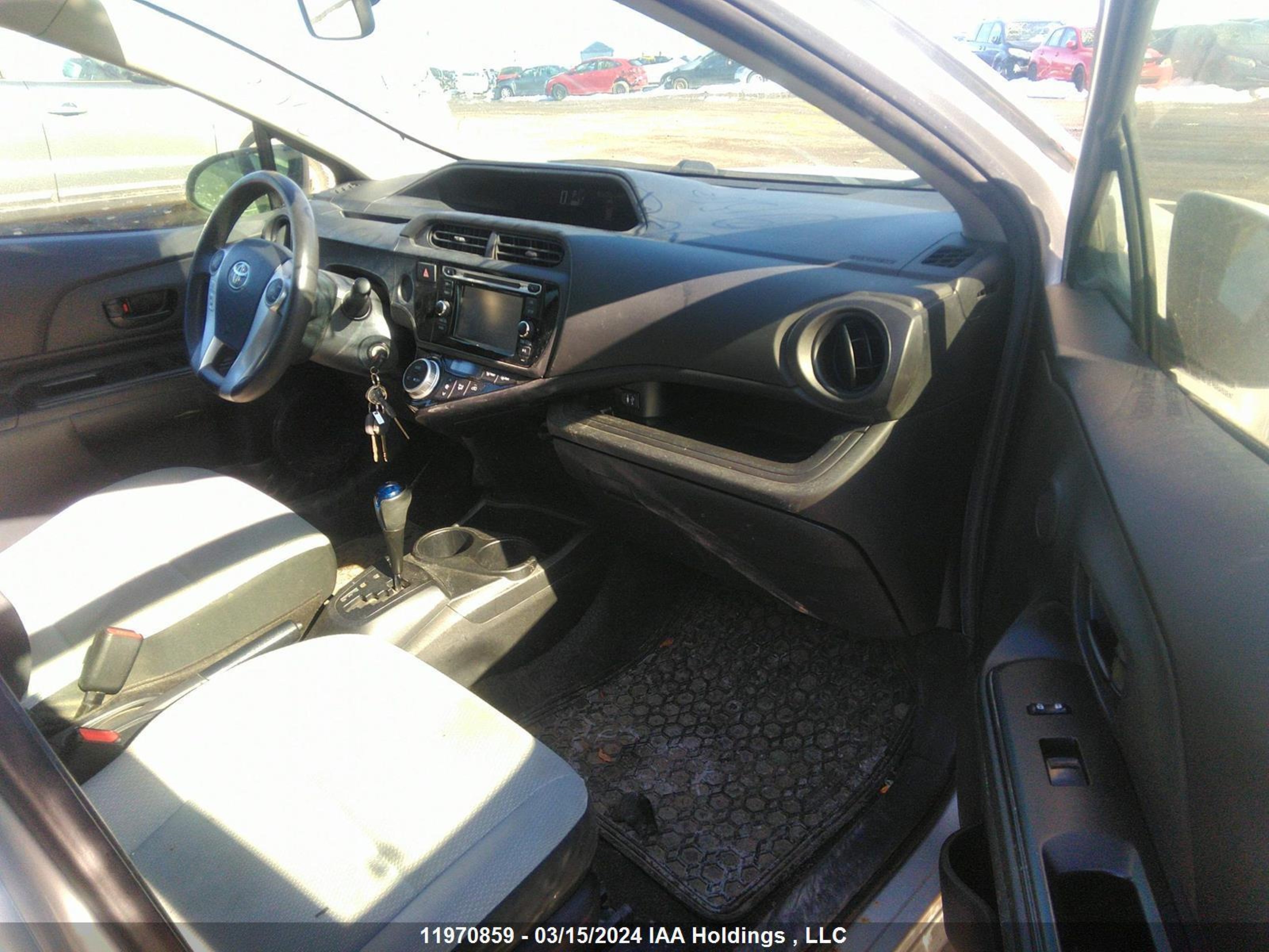 Photo 4 VIN: JTDKDTB34F1586890 - TOYOTA PRIUS C 