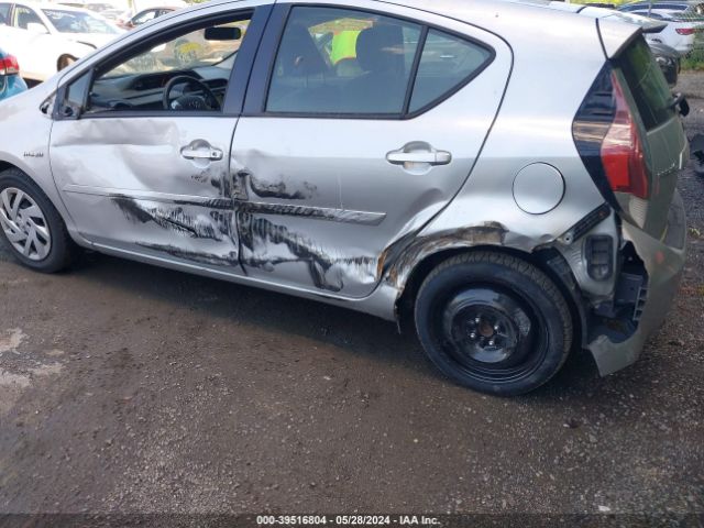 Photo 5 VIN: JTDKDTB34G1136366 - TOYOTA PRIUS C 