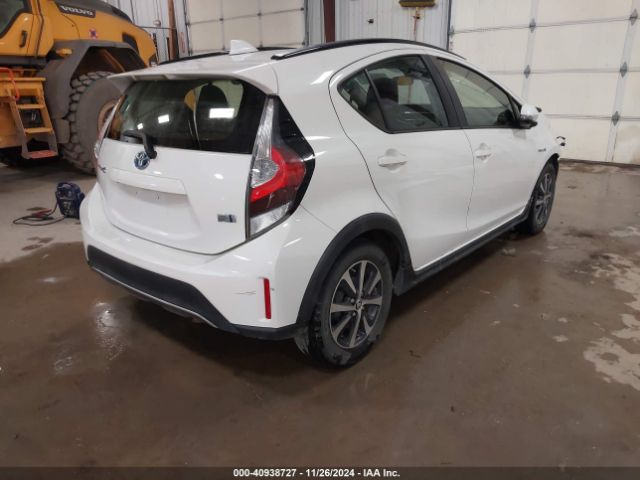 Photo 3 VIN: JTDKDTB34J1618438 - TOYOTA PRIUS C 