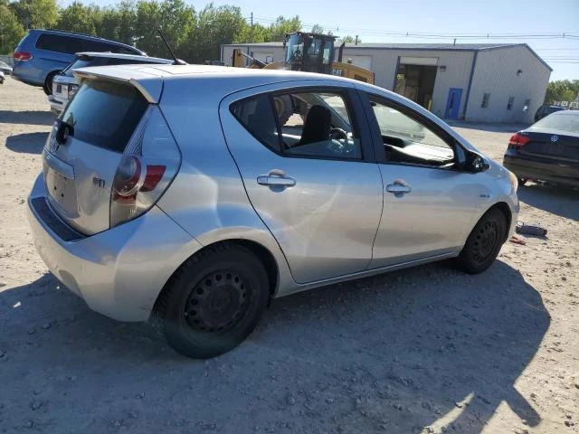 Photo 2 VIN: JTDKDTB35C1027523 - TOYOTA PRIUS C 