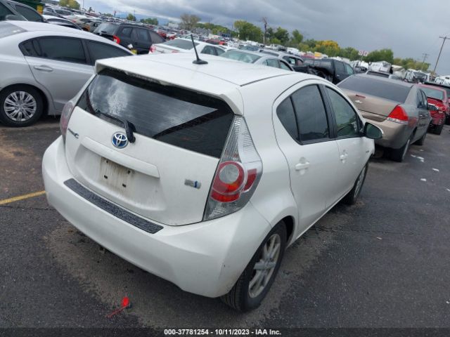 Photo 3 VIN: JTDKDTB35C1509943 - TOYOTA PRIUS C 