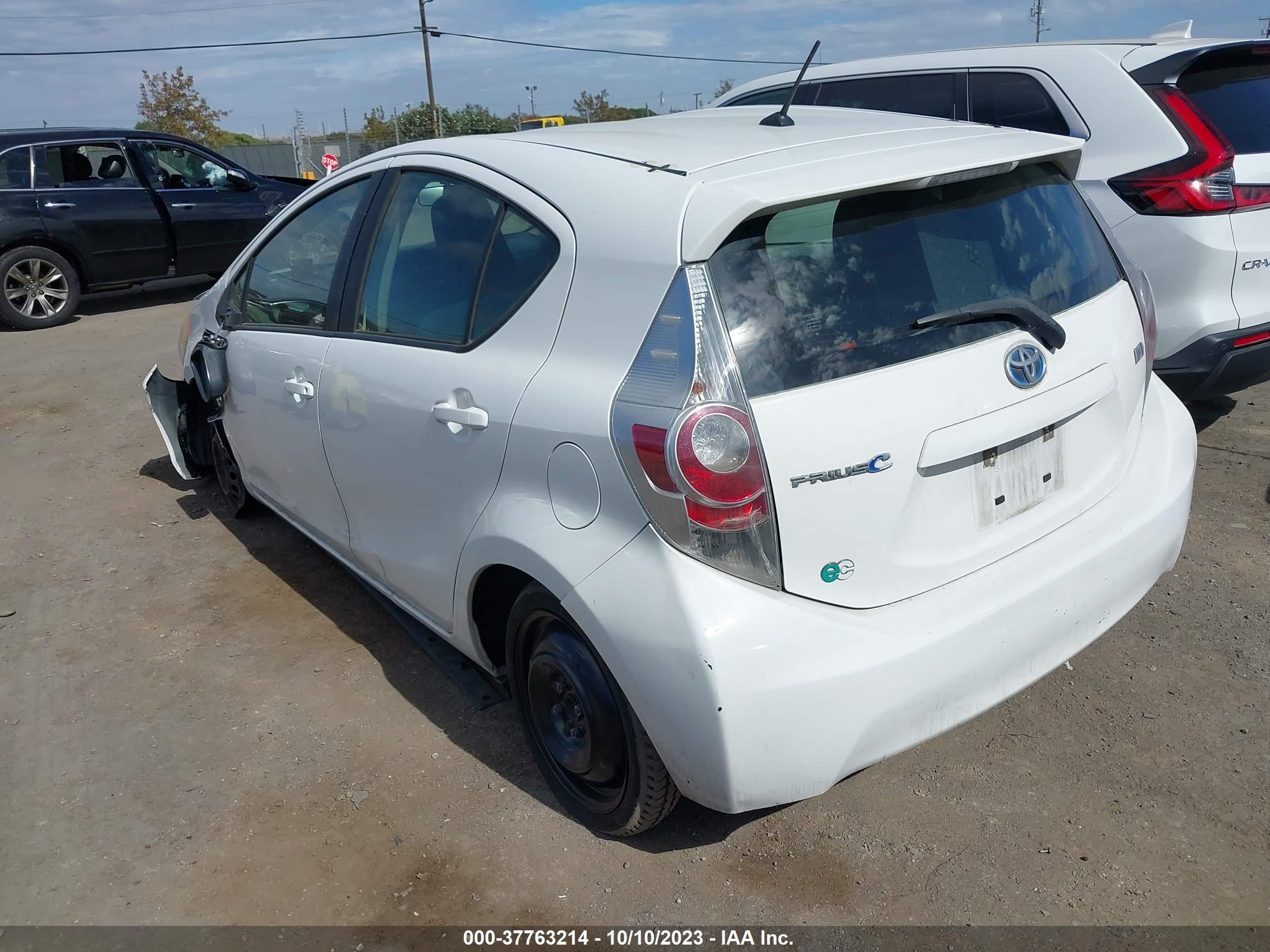 Photo 2 VIN: JTDKDTB35C1520344 - TOYOTA PRIUS C 