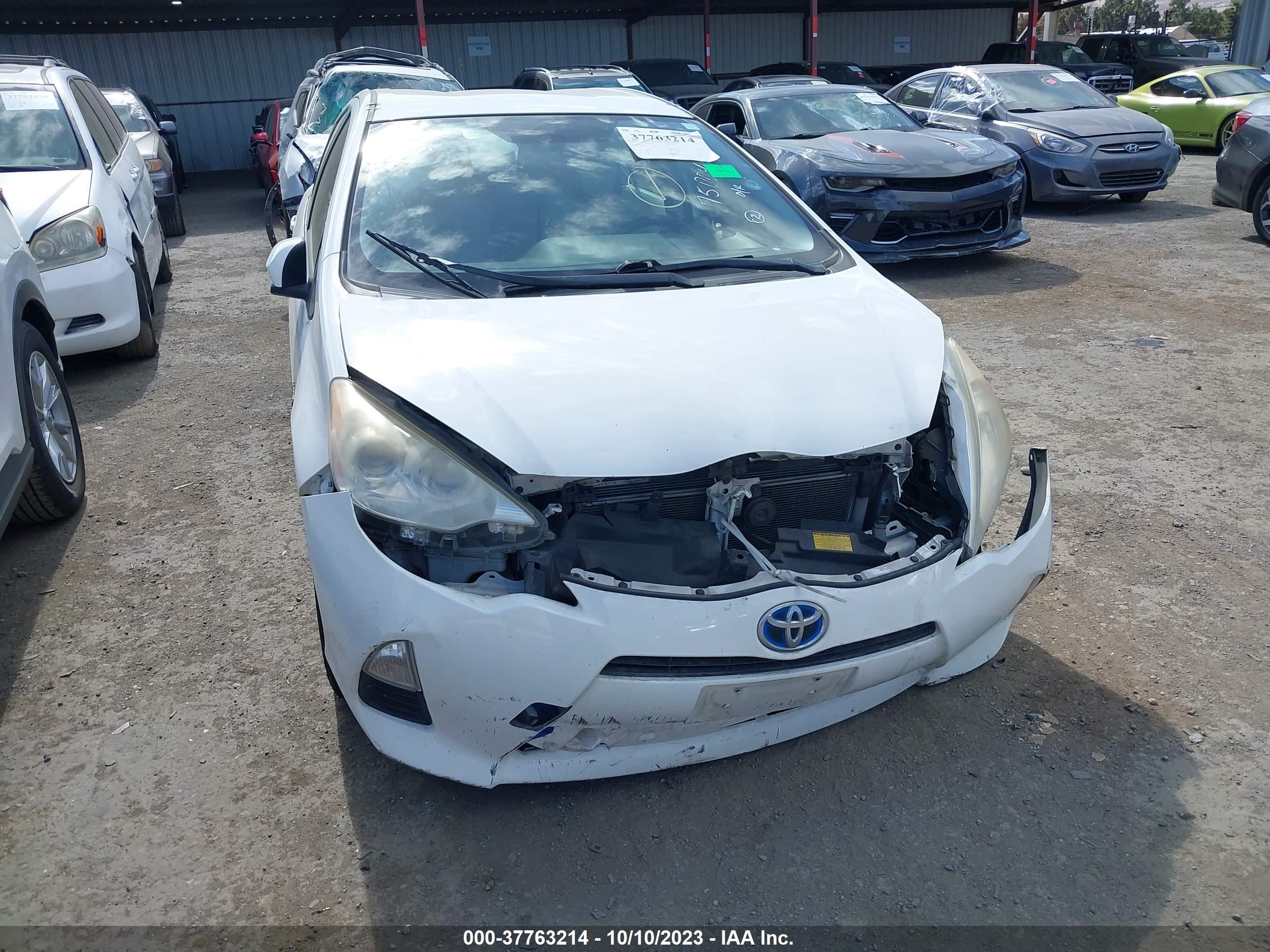 Photo 5 VIN: JTDKDTB35C1520344 - TOYOTA PRIUS C 