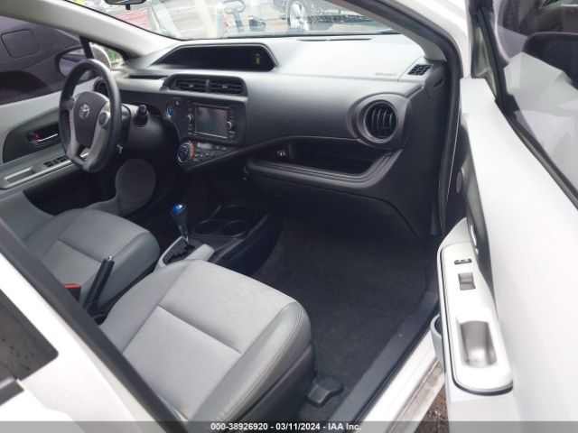 Photo 4 VIN: JTDKDTB35D1035333 - TOYOTA PRIUS C 