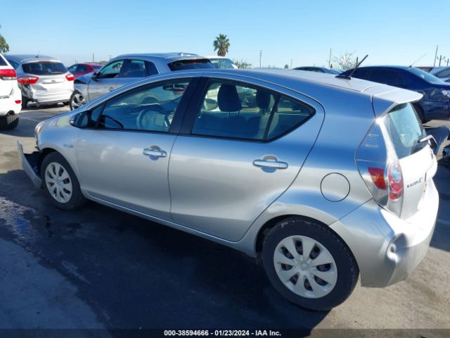 Photo 2 VIN: JTDKDTB35D1040001 - TOYOTA PRIUS C 