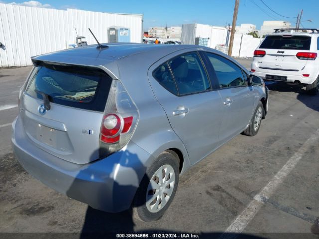 Photo 3 VIN: JTDKDTB35D1040001 - TOYOTA PRIUS C 