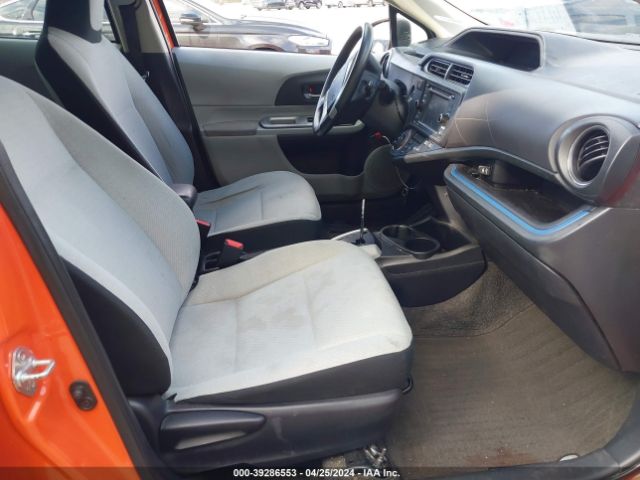 Photo 4 VIN: JTDKDTB35D1047675 - TOYOTA PRIUS C 