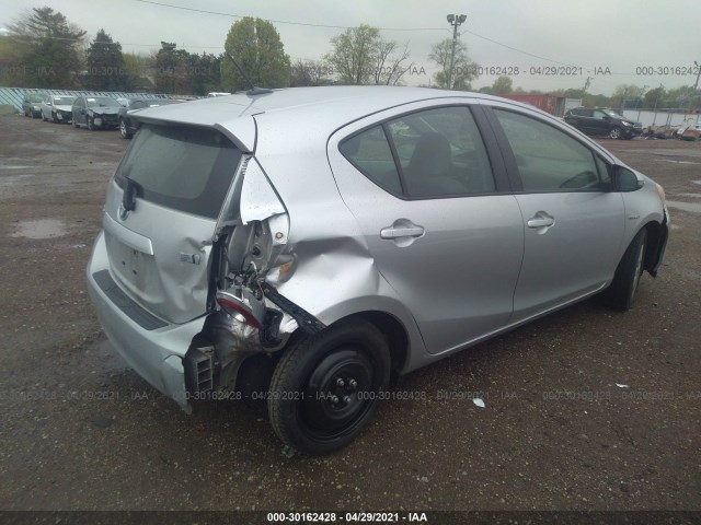 Photo 3 VIN: JTDKDTB35D1048907 - TOYOTA PRIUS C 