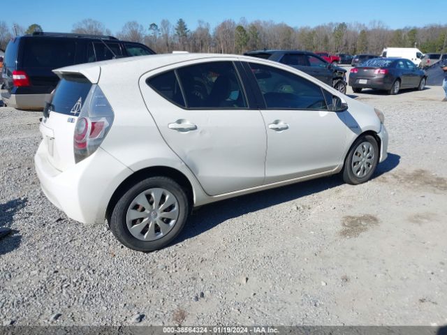 Photo 3 VIN: JTDKDTB35D1049720 - TOYOTA PRIUS C 