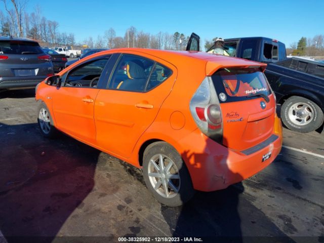 Photo 2 VIN: JTDKDTB35D1052892 - TOYOTA PRIUS C 