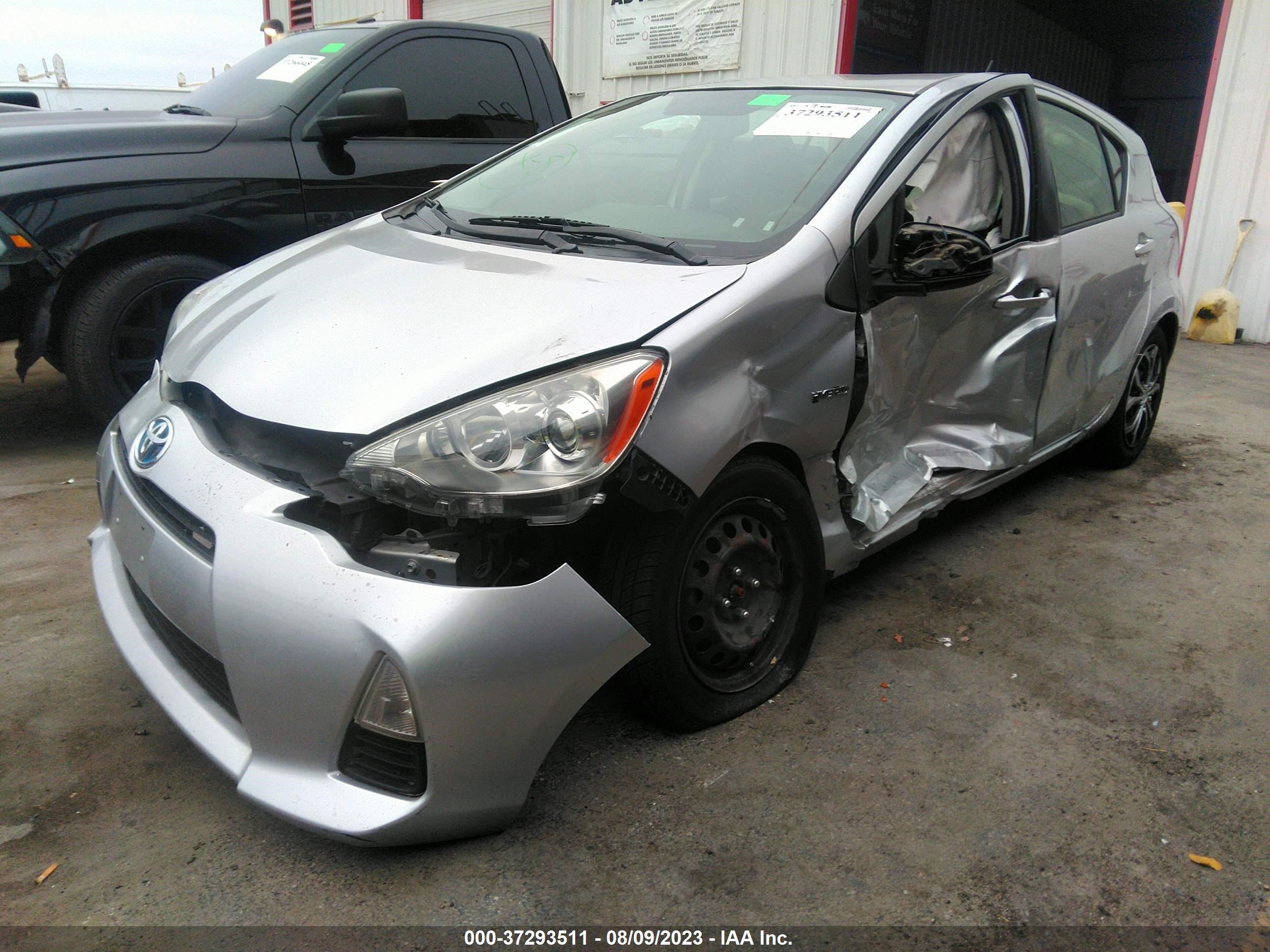 Photo 1 VIN: JTDKDTB35D1547562 - TOYOTA PRIUS C 