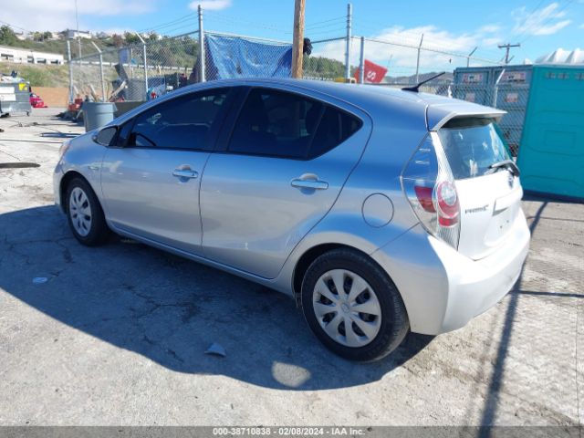 Photo 2 VIN: JTDKDTB35D1550820 - TOYOTA PRIUS C 