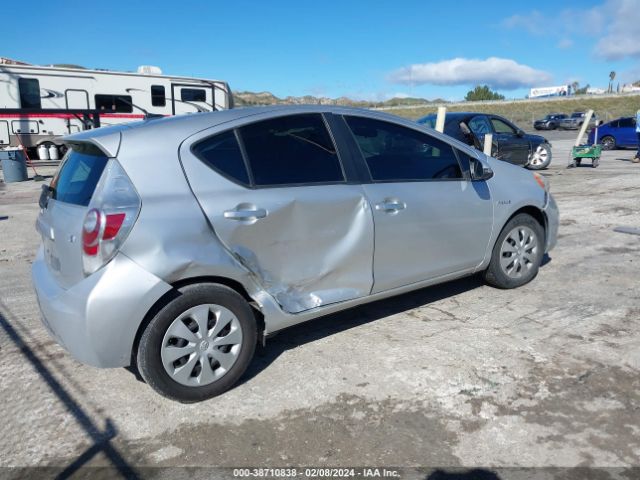 Photo 3 VIN: JTDKDTB35D1550820 - TOYOTA PRIUS C 