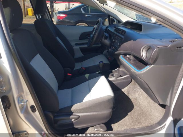 Photo 4 VIN: JTDKDTB35D1550820 - TOYOTA PRIUS C 