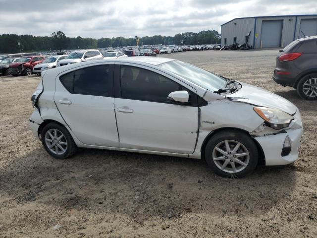 Photo 8 VIN: JTDKDTB35D1551384 - TOYOTA PRIUS C 