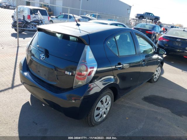 Photo 3 VIN: JTDKDTB35D1557640 - TOYOTA PRIUS C 