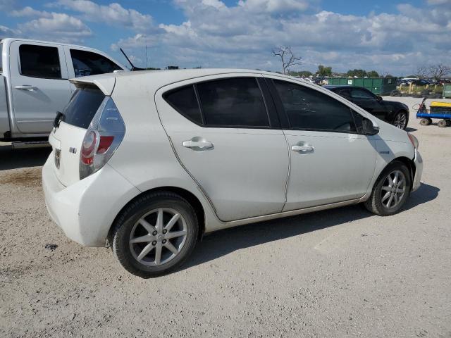 Photo 2 VIN: JTDKDTB35E1059715 - TOYOTA PRIUS C 