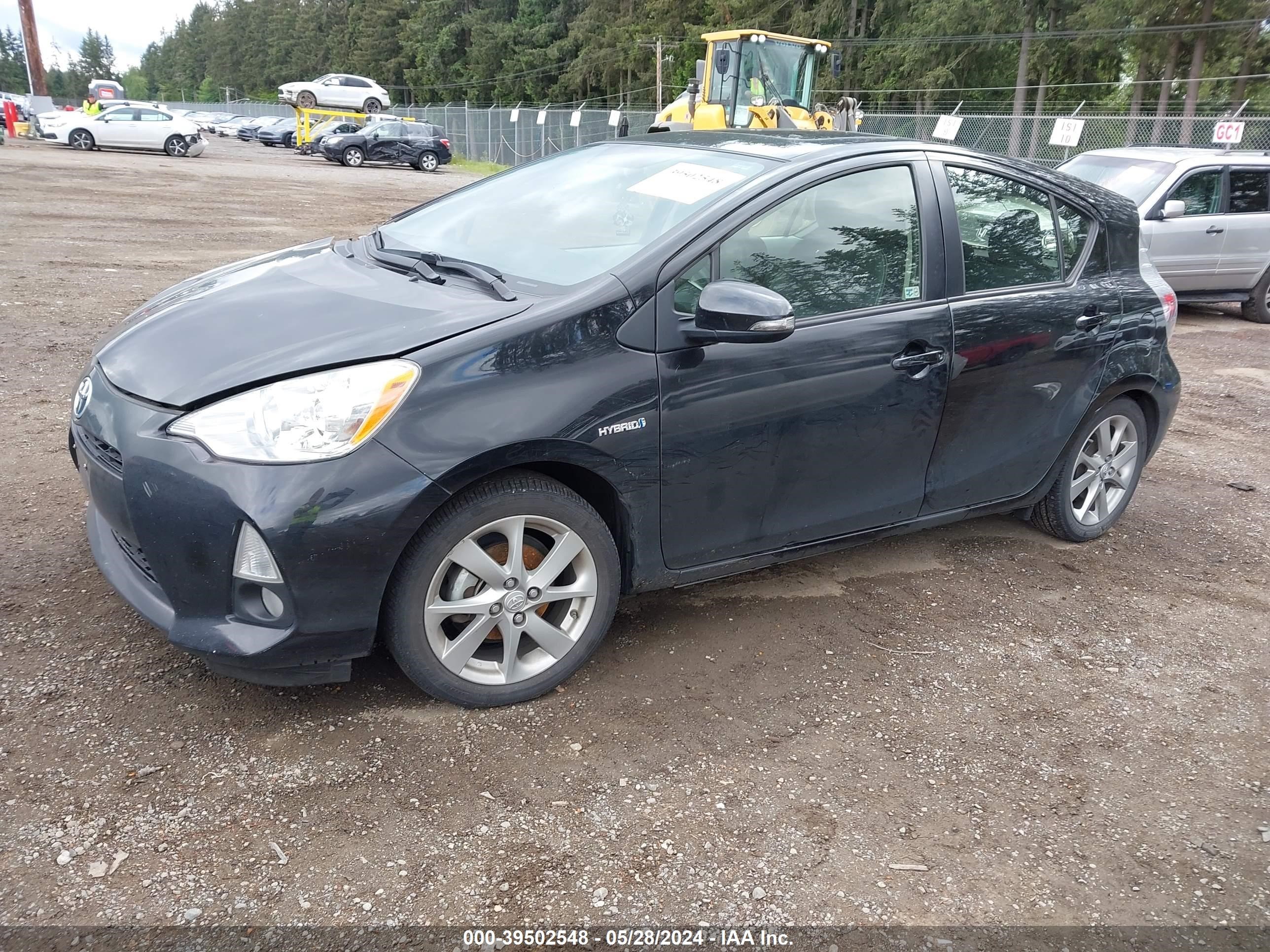 Photo 1 VIN: JTDKDTB35E1081875 - TOYOTA PRIUS C 