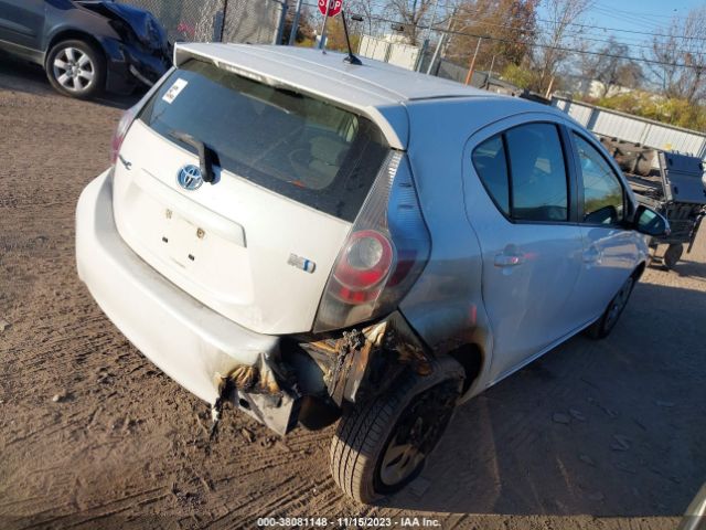 Photo 3 VIN: JTDKDTB35E1562208 - TOYOTA PRIUS C 