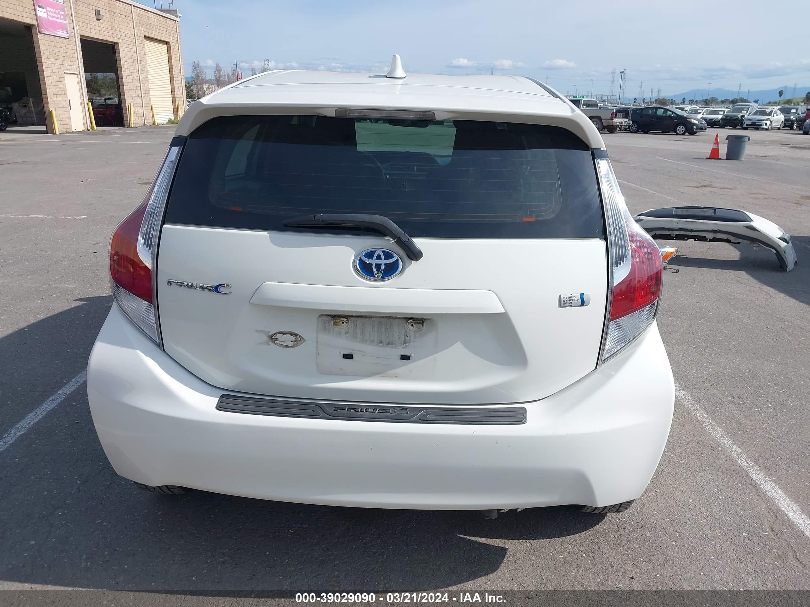 Photo 16 VIN: JTDKDTB35F1108624 - TOYOTA PRIUS C 