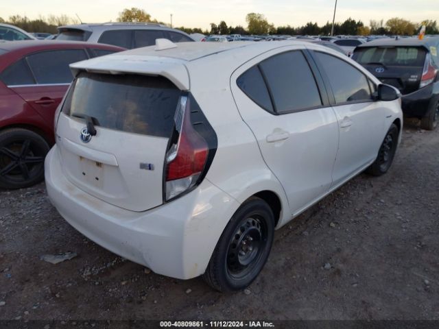 Photo 3 VIN: JTDKDTB35G1126185 - TOYOTA PRIUS C 