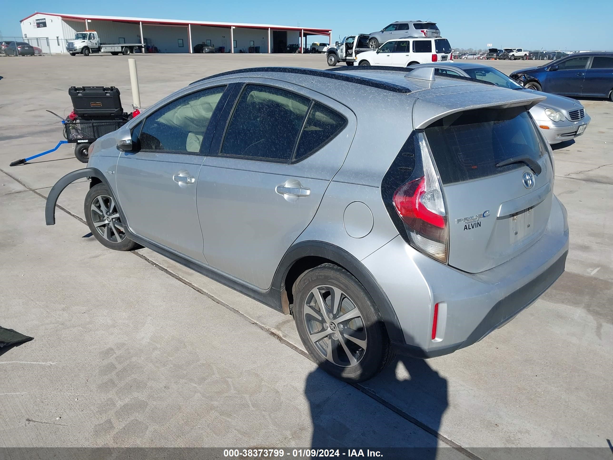 Photo 2 VIN: JTDKDTB35J1604905 - TOYOTA PRIUS C 