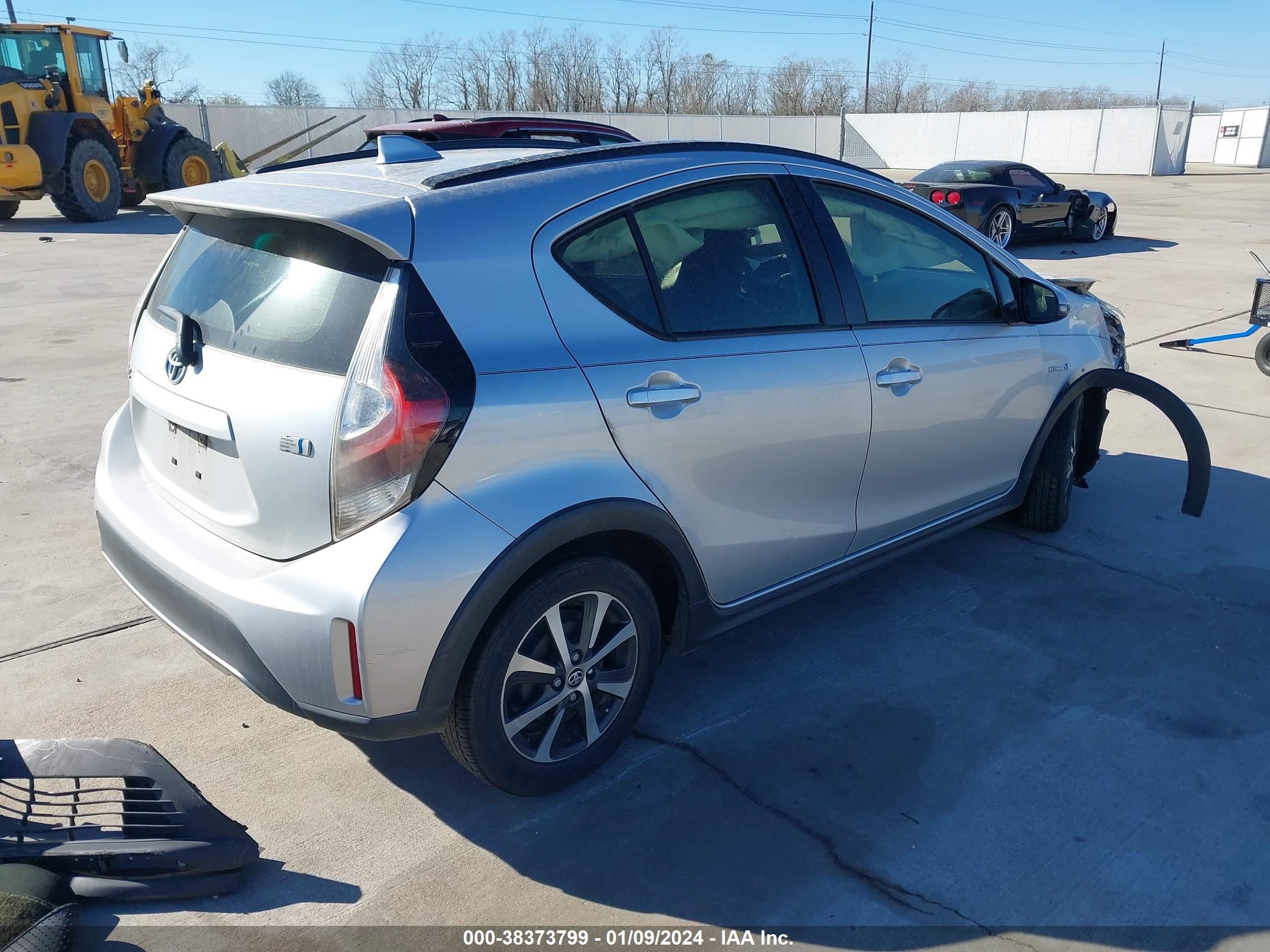 Photo 3 VIN: JTDKDTB35J1604905 - TOYOTA PRIUS C 