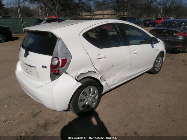 Photo 3 VIN: JTDKDTB36C1010987 - TOYOTA PRIUS C 