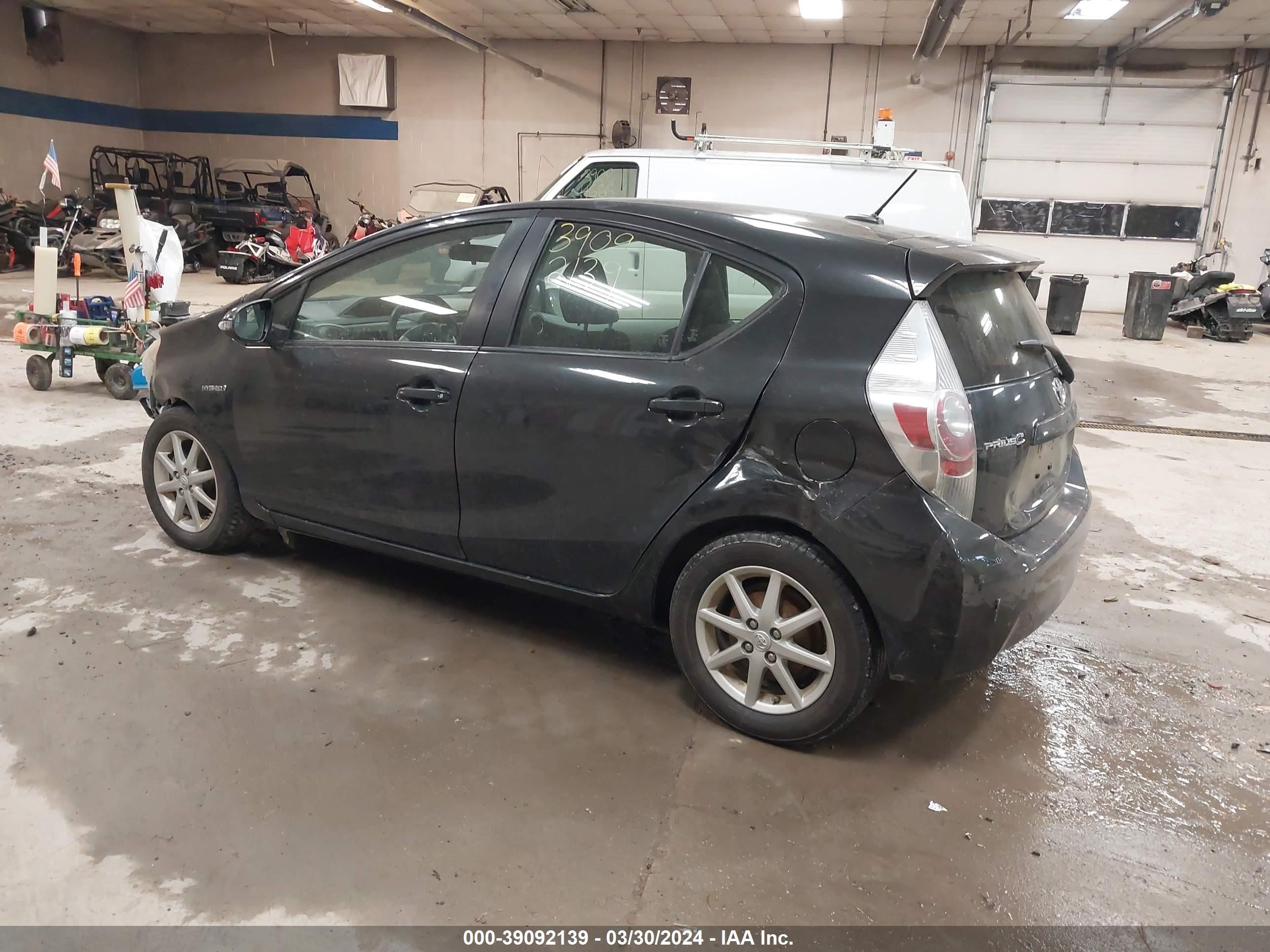 Photo 2 VIN: JTDKDTB36D1036989 - TOYOTA PRIUS C 