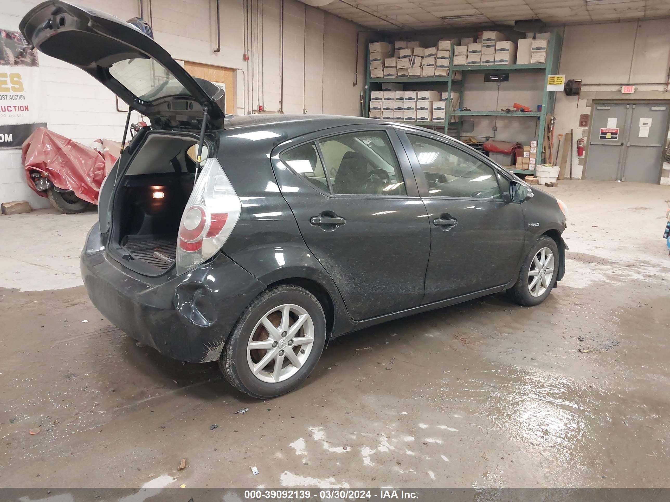 Photo 3 VIN: JTDKDTB36D1036989 - TOYOTA PRIUS C 