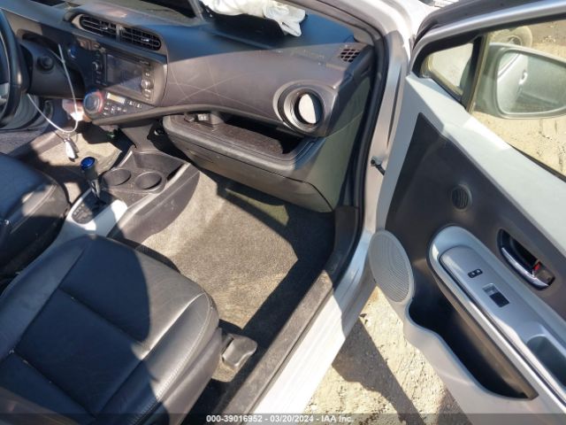 Photo 4 VIN: JTDKDTB36D1048527 - TOYOTA PRIUS C 