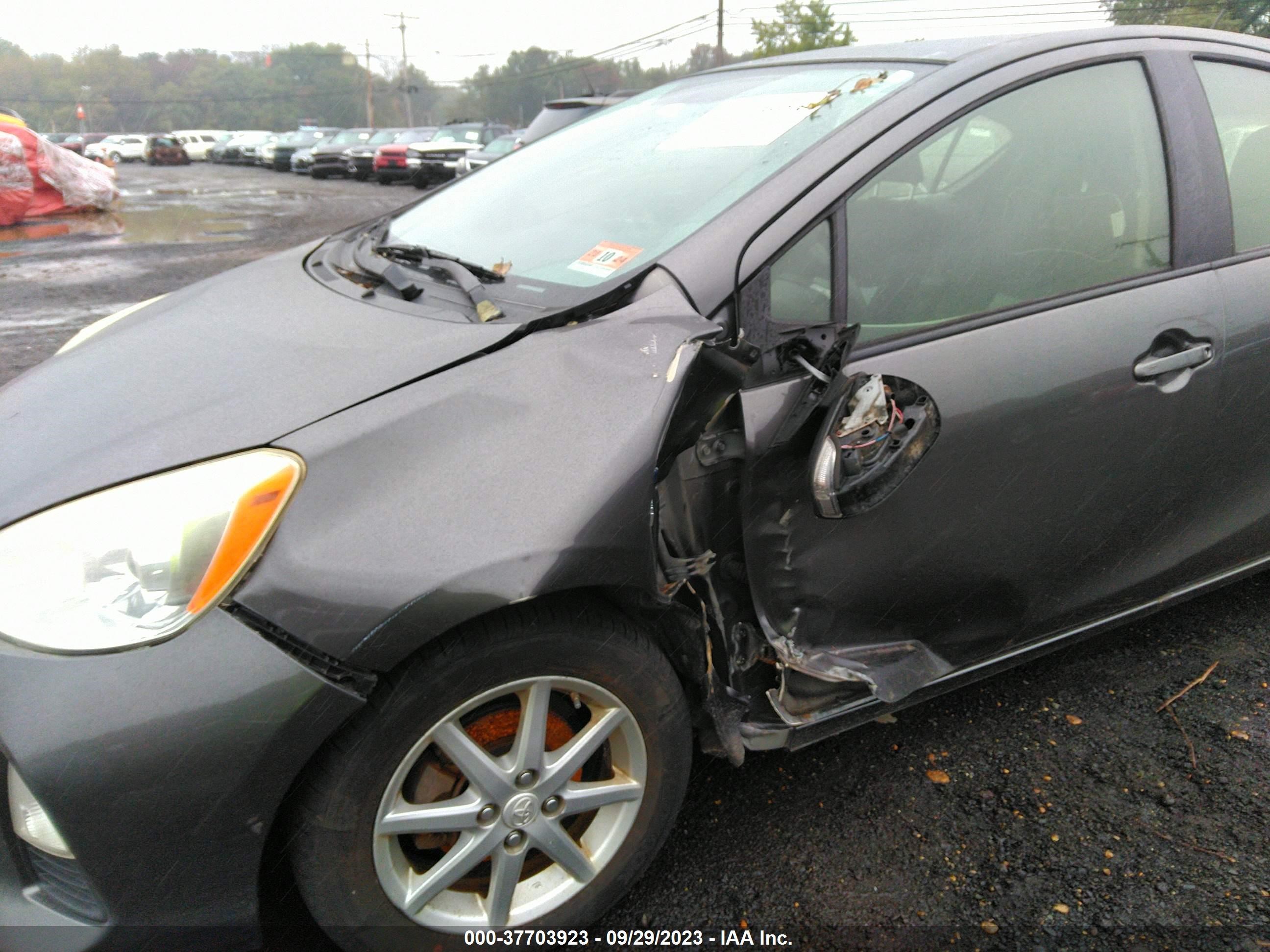 Photo 5 VIN: JTDKDTB36D1533217 - TOYOTA PRIUS 