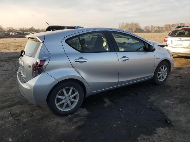 Photo 2 VIN: JTDKDTB36D1537624 - TOYOTA PRIUS C 