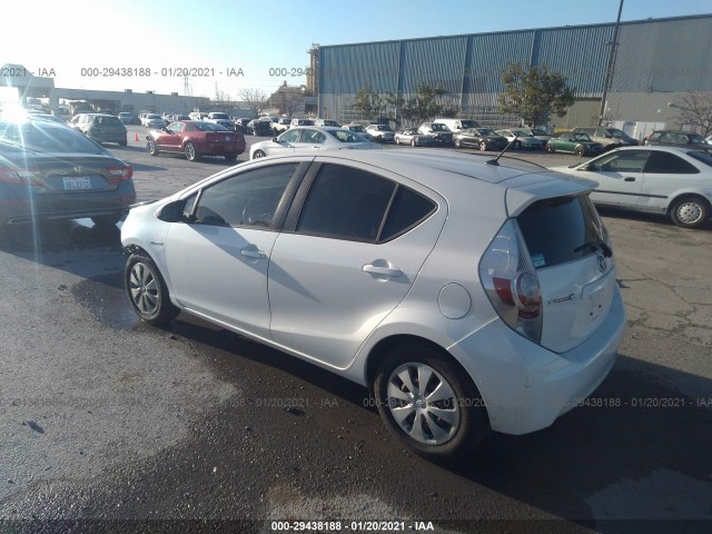 Photo 2 VIN: JTDKDTB36D1545660 - TOYOTA PRIUS 