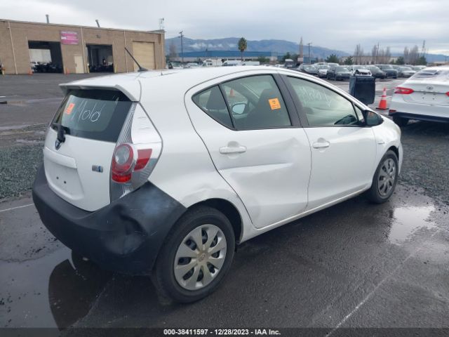 Photo 3 VIN: JTDKDTB36D1556822 - TOYOTA PRIUS C 