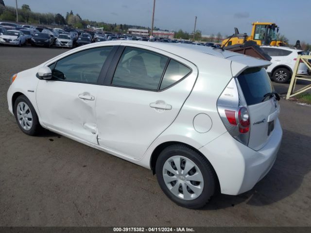 Photo 2 VIN: JTDKDTB36E1063451 - TOYOTA PRIUS C 