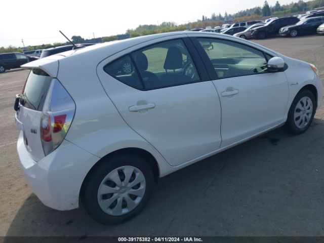 Photo 3 VIN: JTDKDTB36E1063451 - TOYOTA PRIUS C 