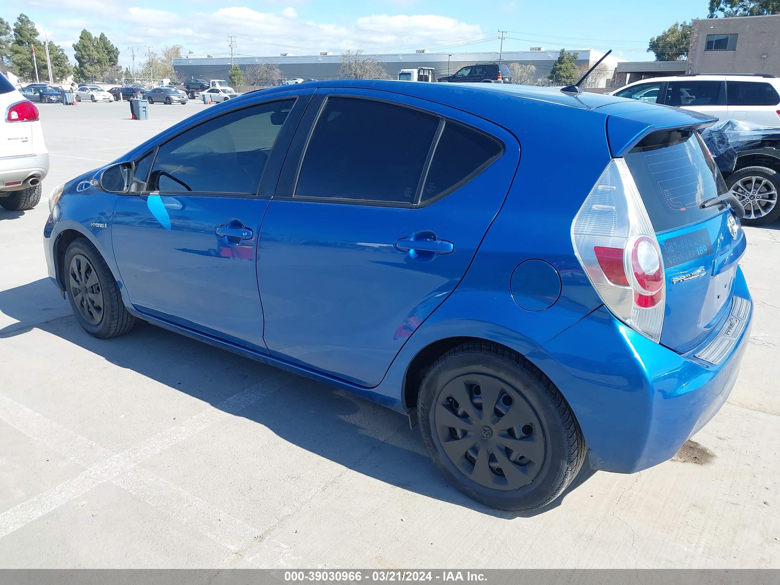 Photo 2 VIN: JTDKDTB36E1076233 - TOYOTA PRIUS C 