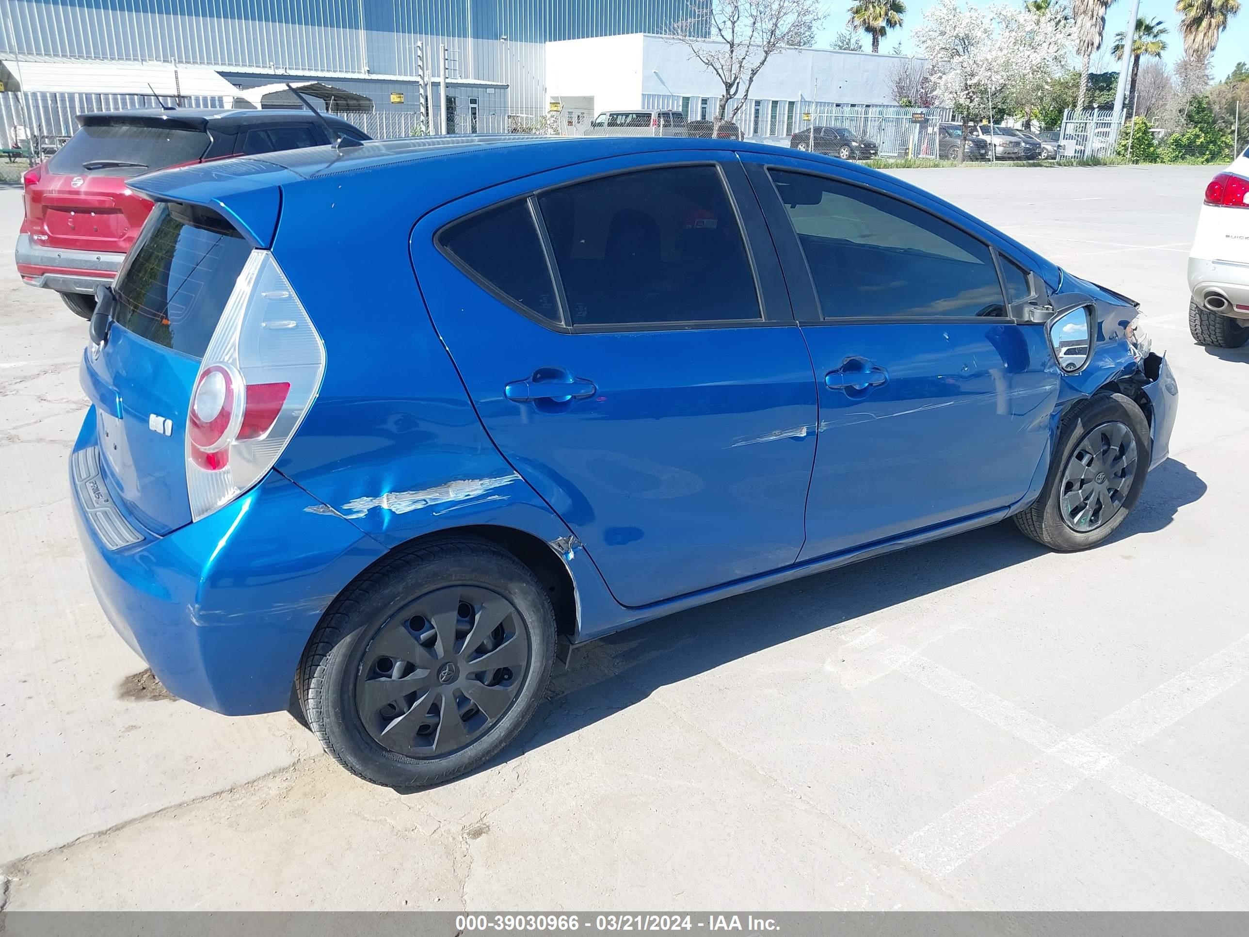 Photo 3 VIN: JTDKDTB36E1076233 - TOYOTA PRIUS C 