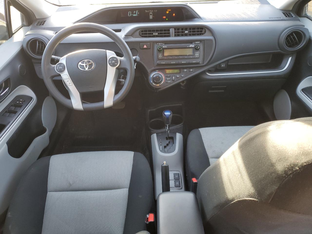 Photo 7 VIN: JTDKDTB36E1563206 - TOYOTA PRIUS 