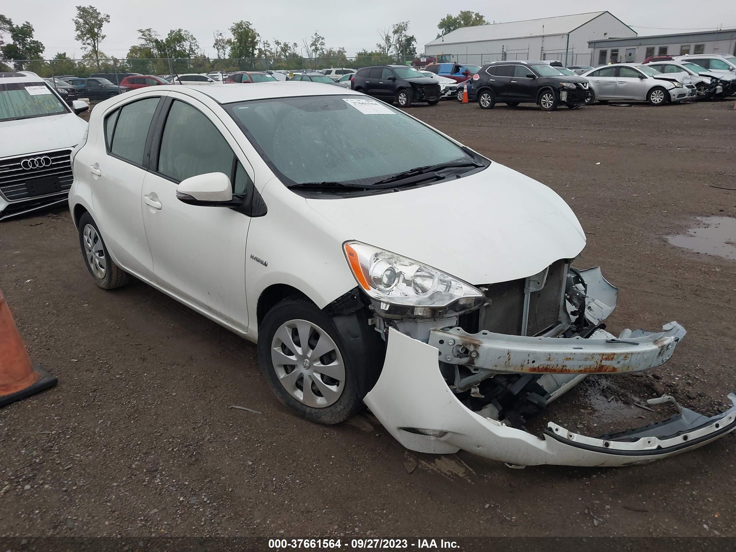 Photo 0 VIN: JTDKDTB36E1573105 - TOYOTA PRIUS C 