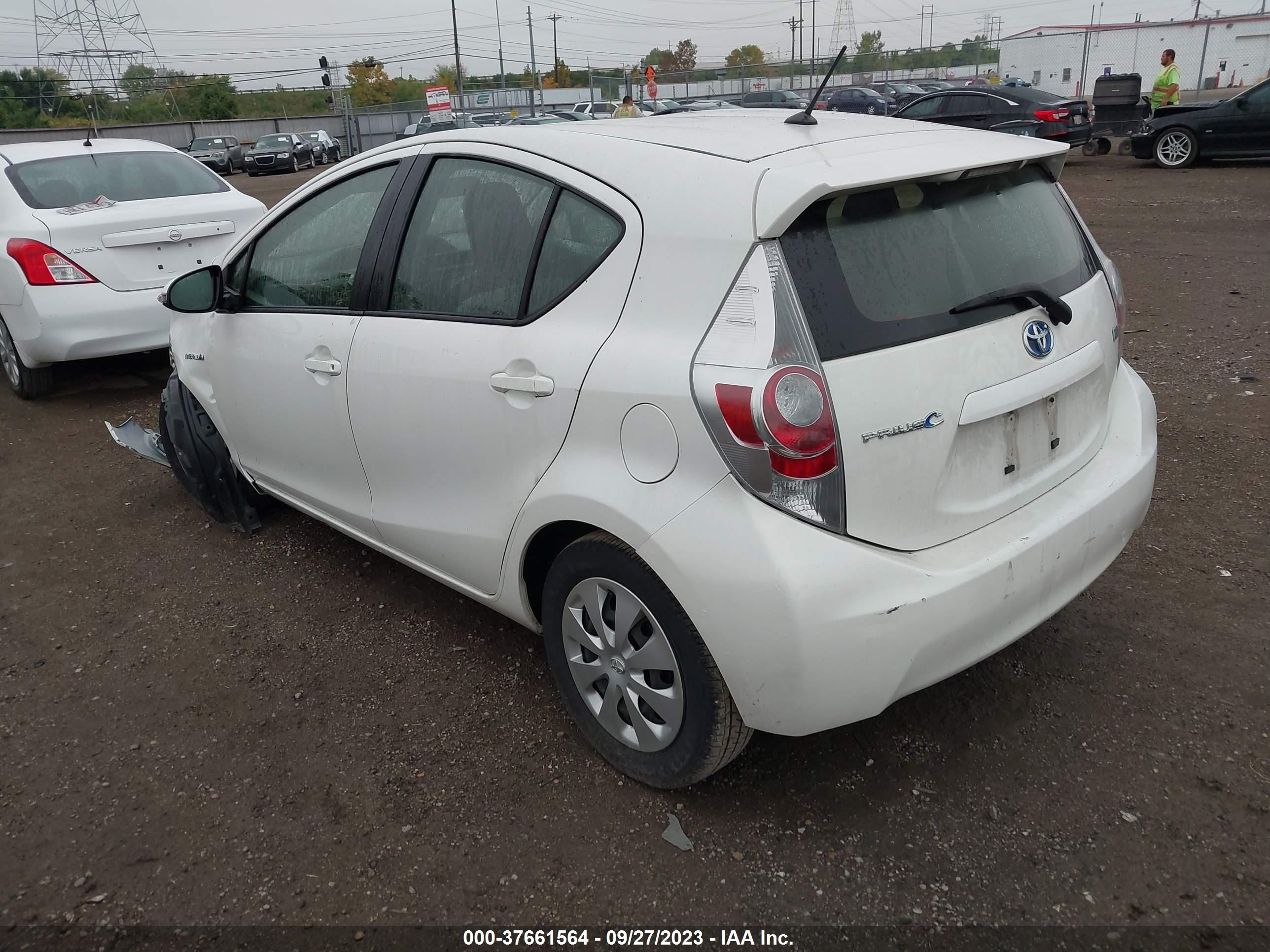 Photo 2 VIN: JTDKDTB36E1573105 - TOYOTA PRIUS C 