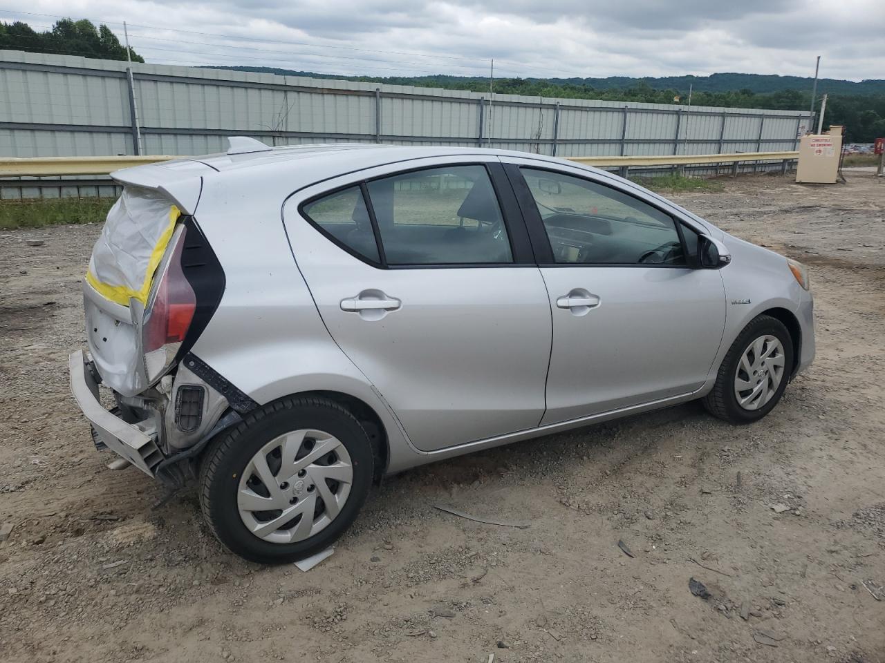 Photo 2 VIN: JTDKDTB36F1103965 - TOYOTA PRIUS 