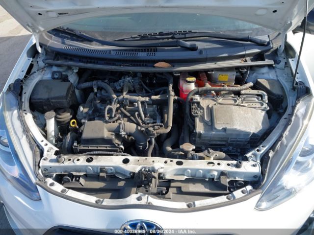 Photo 9 VIN: JTDKDTB36F1112648 - TOYOTA PRIUS C 